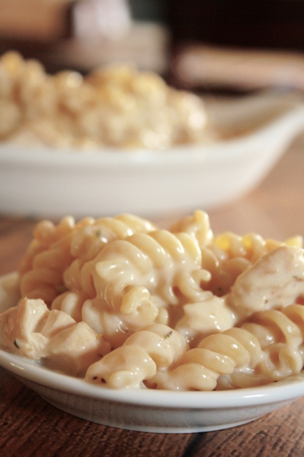 Sharing a family-friendly recipe for an Easy Pasta dish and Chicken Dinner idea. Rotini noodles, alfredo sauce, seasonings, and plenty of mozzarella cheese. This Pin was discovered by Coupon Cravings couponcravings.com  Discover (and save!) your own pins on Pinterest.
