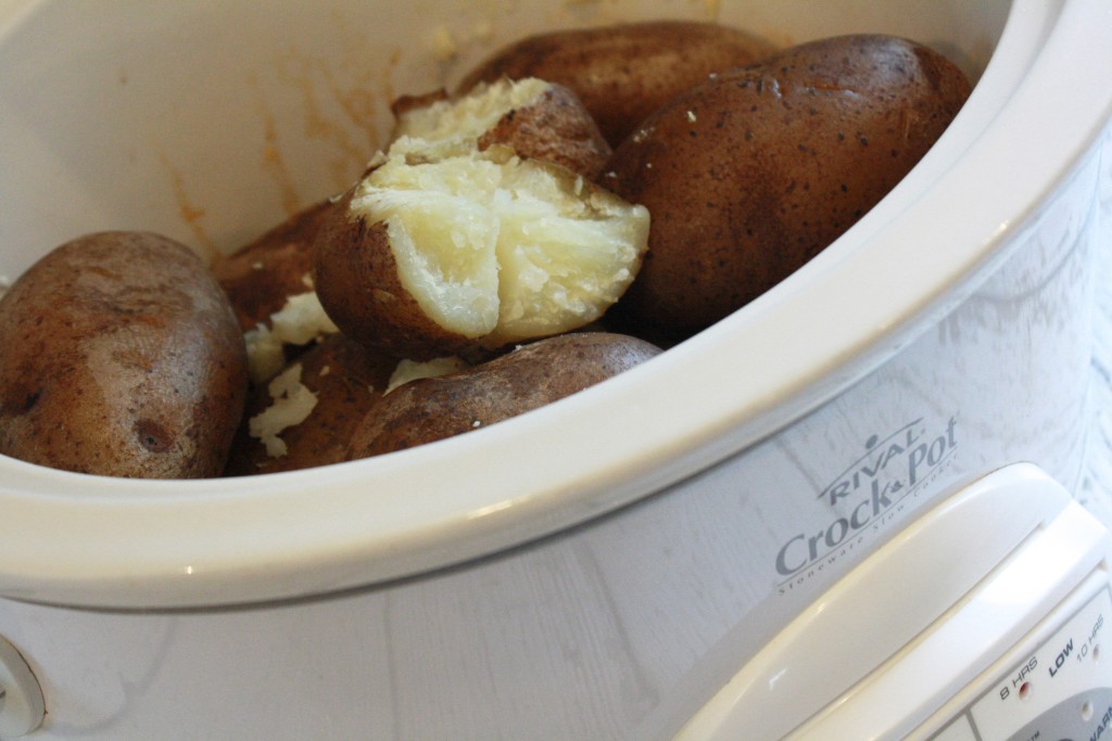 Make crock pot baked potatoes as easy as 1-2-3 with this recipe. You don't even have to turn the oven on! 