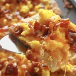Looking to nail down some easy breakfast recipes?Quick, simple breakfasts like this breakfast pizza are the way to go!