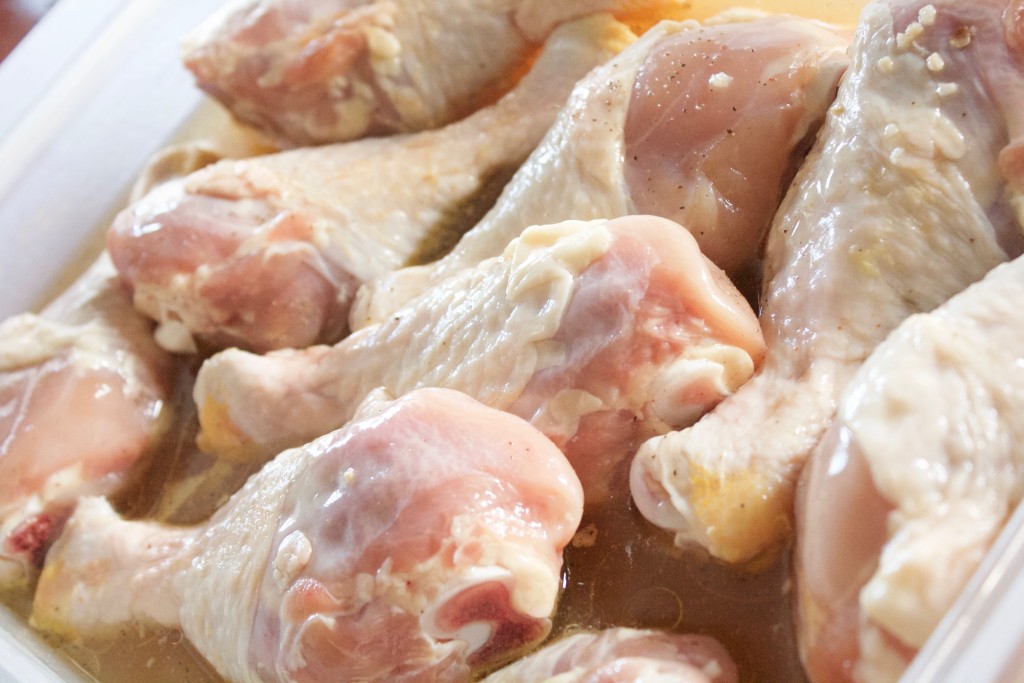 Chicken drumstick recipes are so easy to make and they're easy on the wallet, too! Check out this easy chicken leg marinade to make for dinner tonight! 