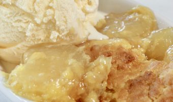 The BEST Crock Pot apple crisp recipe that cooks on its own in the slow cooker